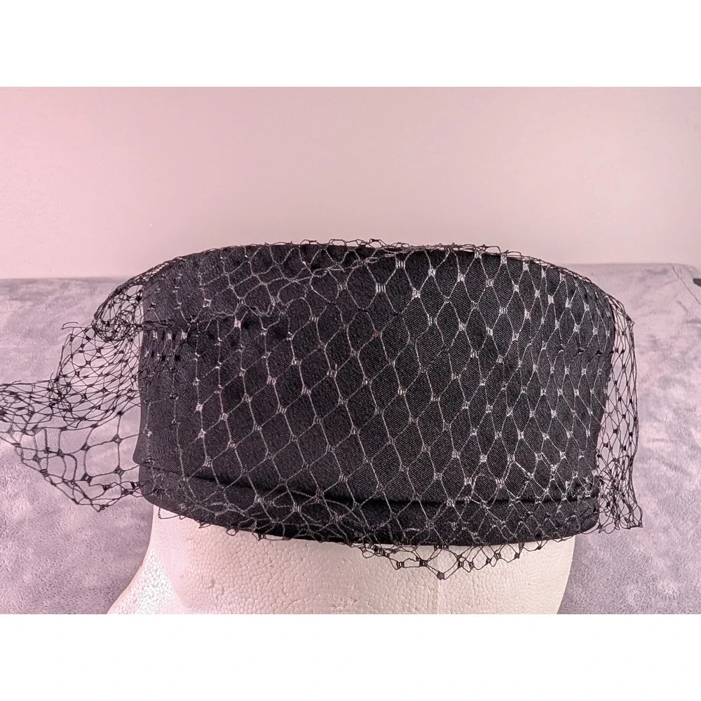 Vintage Black Pillbox Hat W/ Veil and Rhinestone Snowflake Brooch Union Made USA - Picture 2 of 9